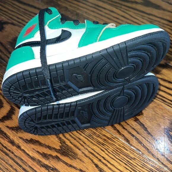 JORDAN 1 RETRO HIGH “LUCKY GREEN” 10C - Picture 6 of 10